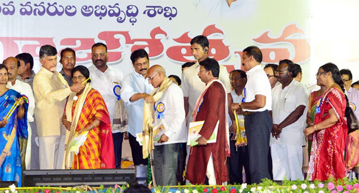 Chief Minister N Chandrababu Naidu presenting best teacher awards on the occasion of the Teachers&rsquo; Day in Visakhapatnam on Saturday